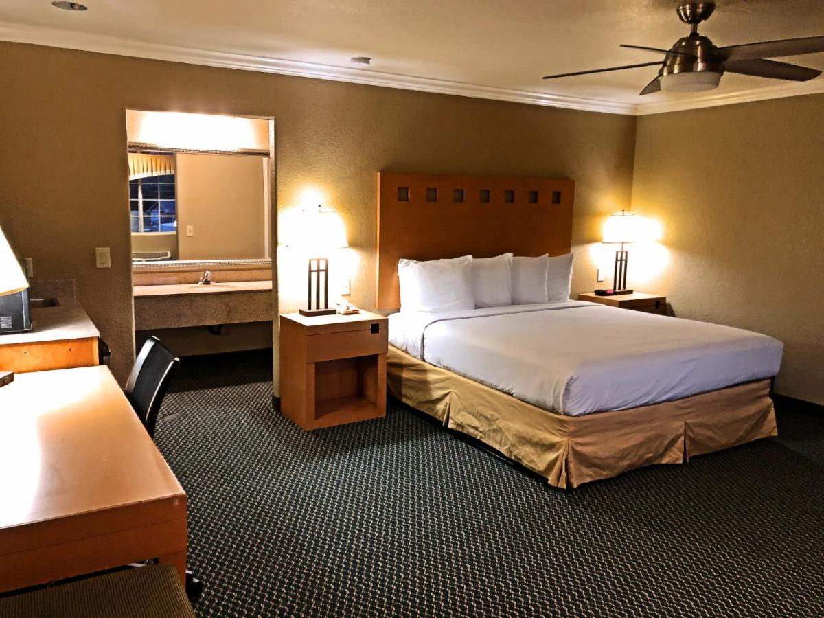 Lake Point Lodge Clearlake Oaks Exterior photo